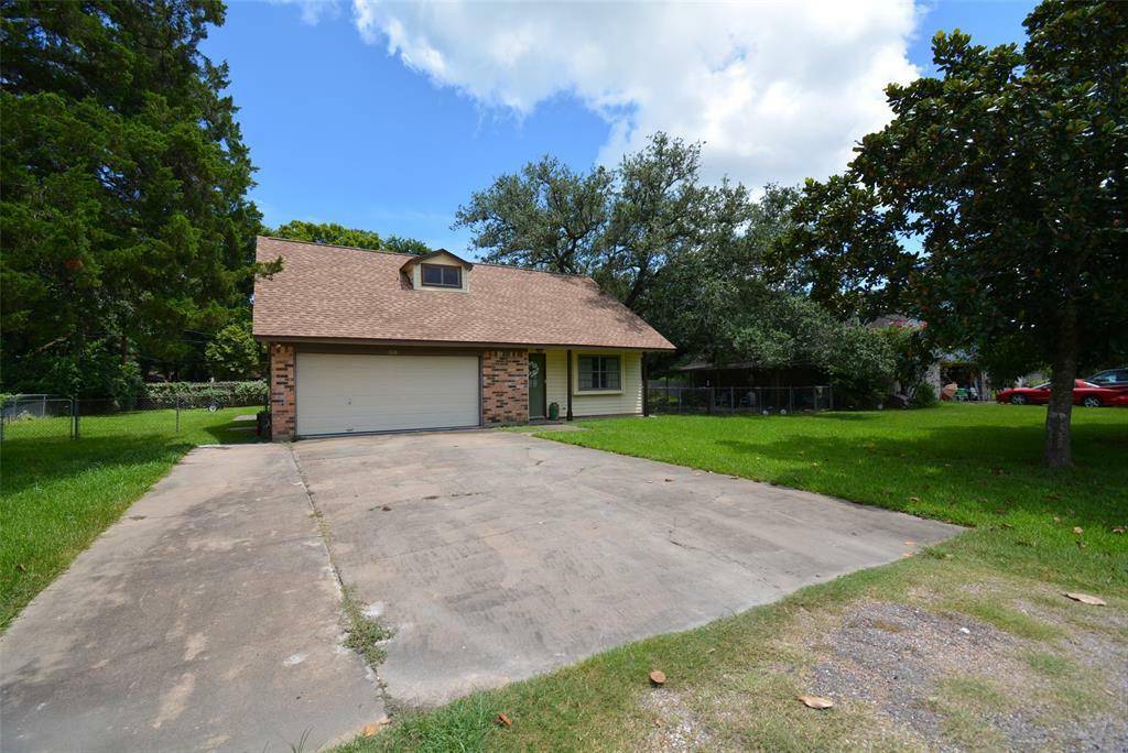 Property Photo:  106 Mockingbird Lane  TX 77531 