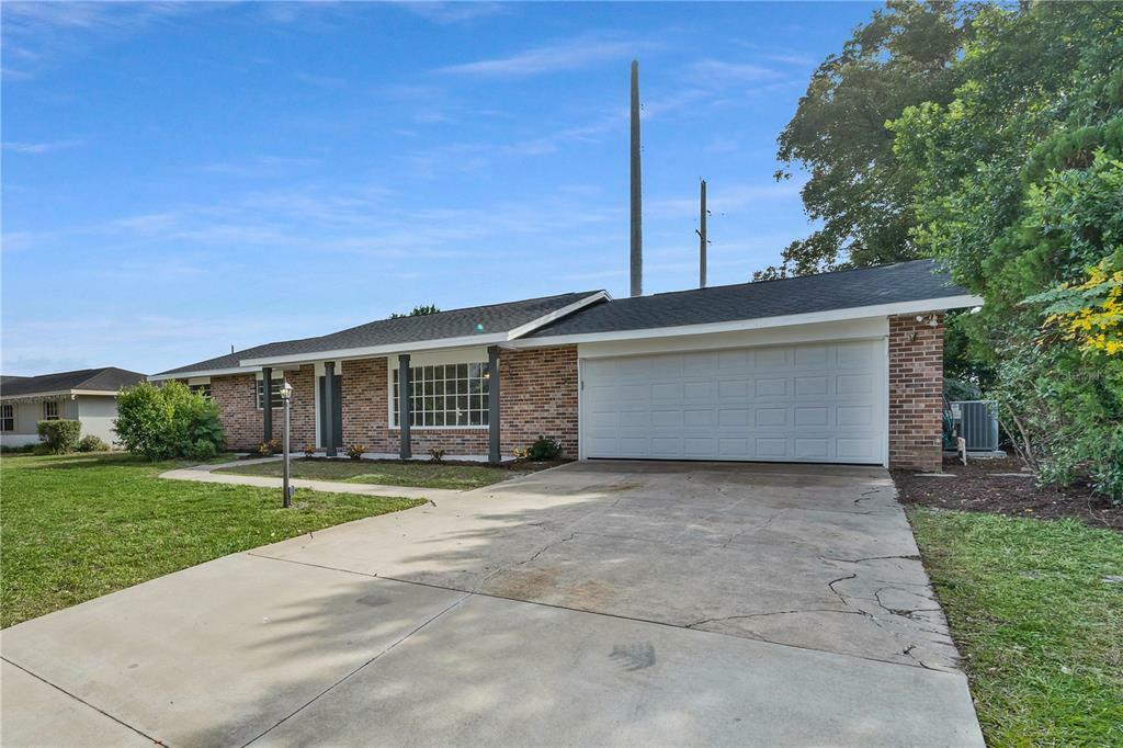 Property Photo:  2025 E Barlington Drive  FL 32725 