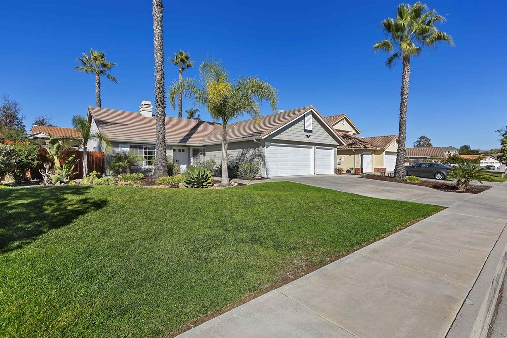 Property Photo:  5521 Daybreak Ct  CA 92057 