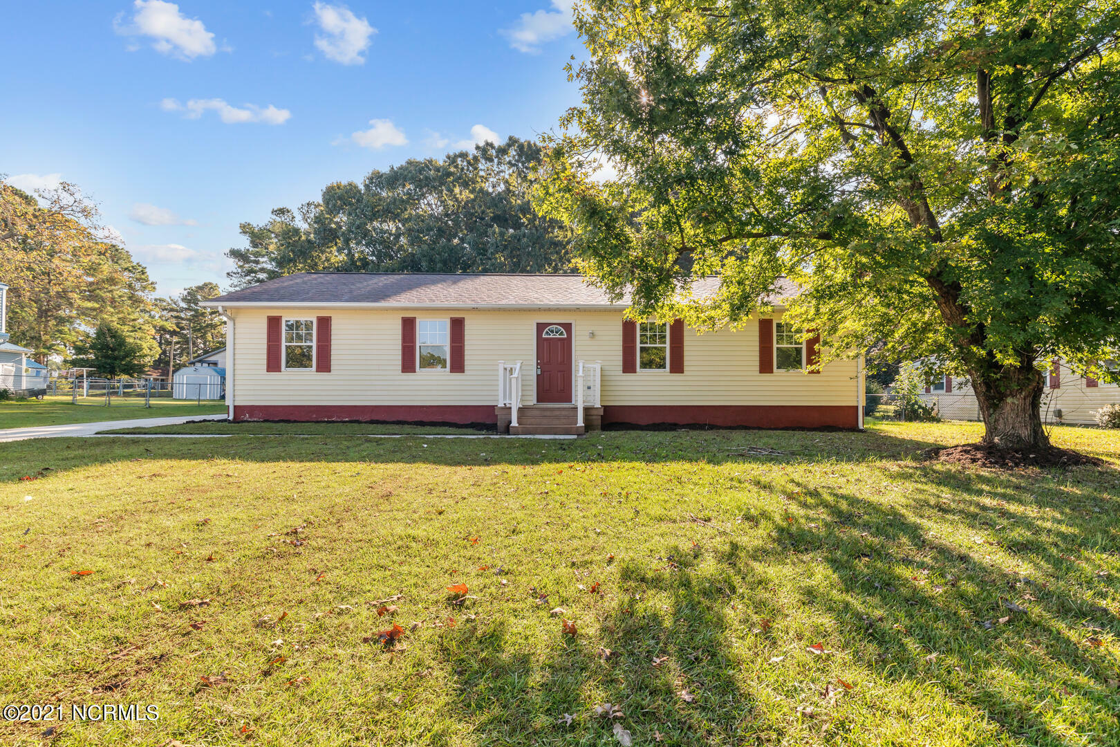 Property Photo:  201 White Oak Boulevard  NC 28546 