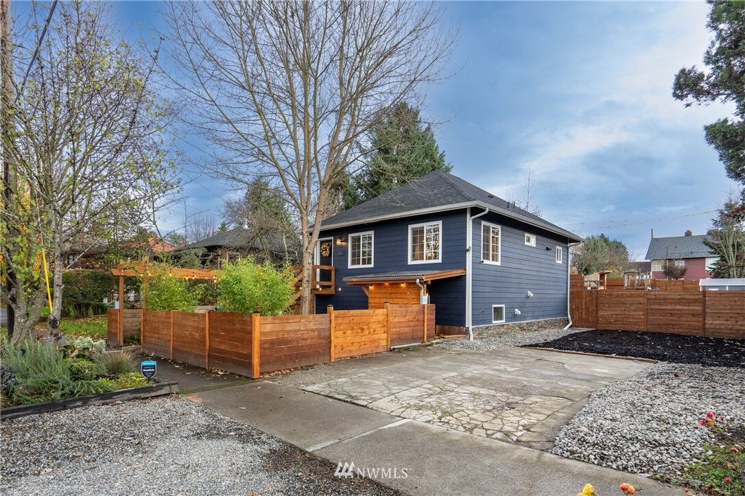 Property Photo: 511 S Concord Street WA 98108