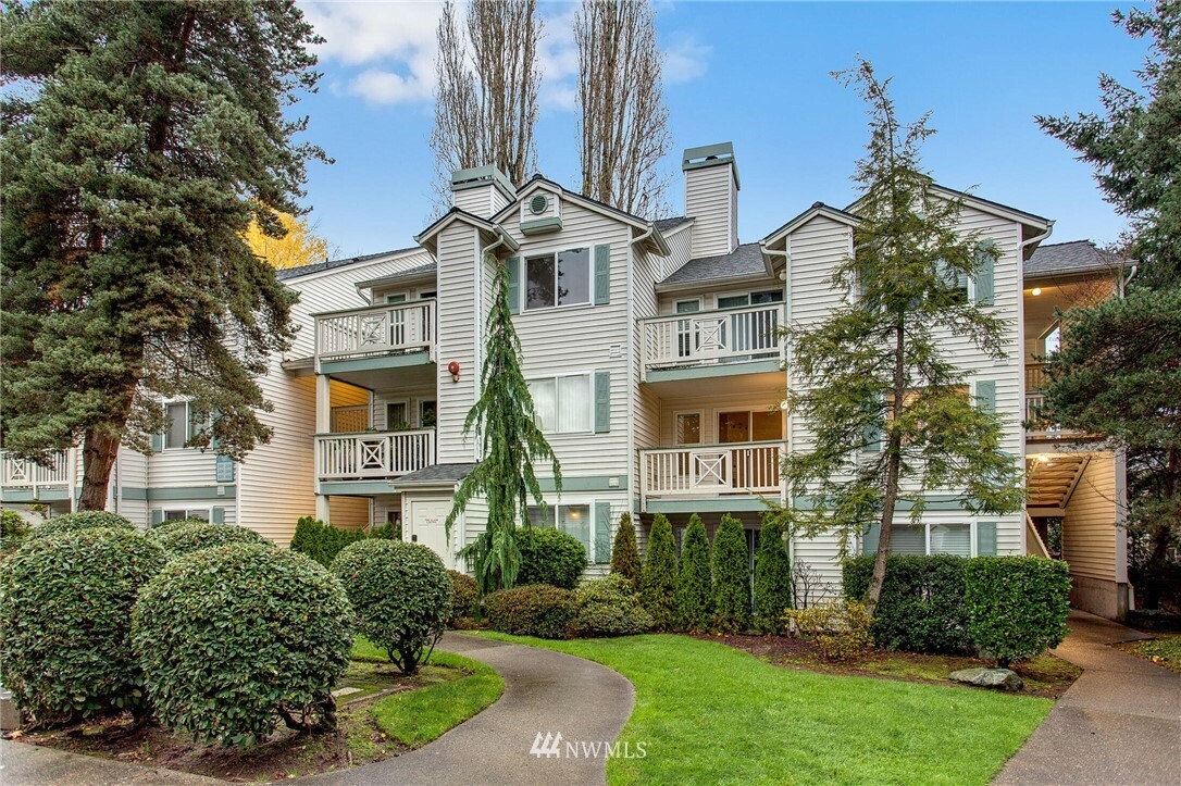 Property Photo:  9910 NE 137th Street B-207  WA 98034 