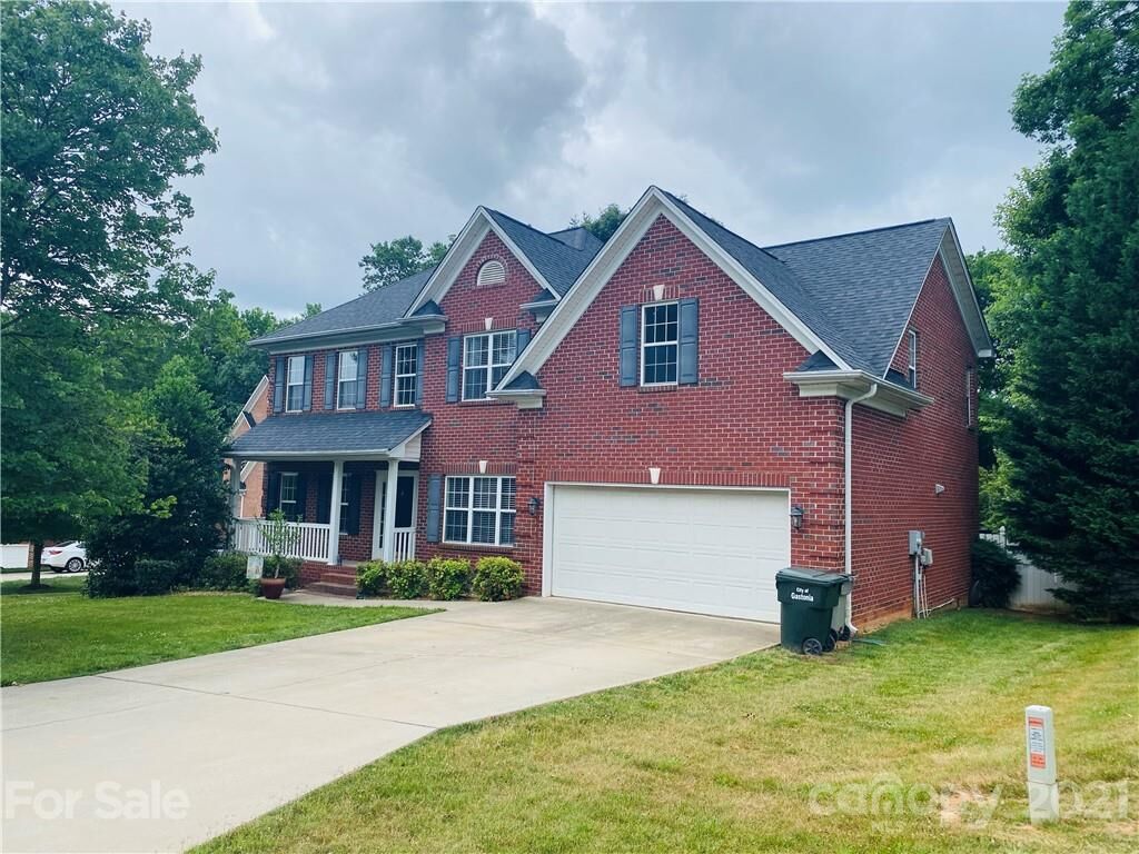 Property Photo:  2729 Firethorn Court  NC 28056 