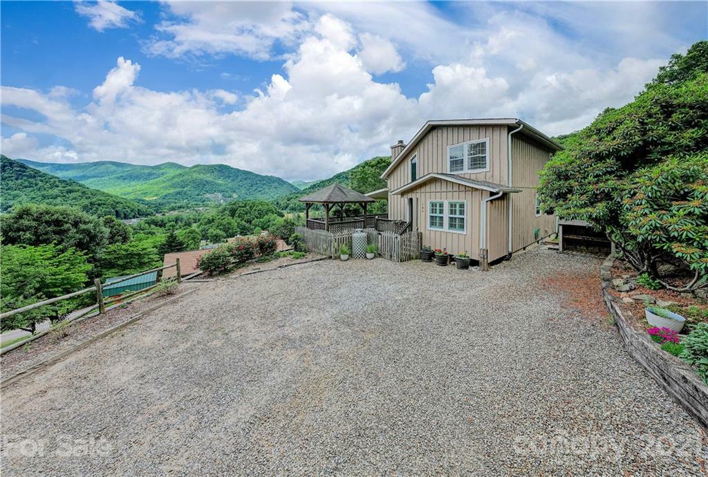 Property Photo: 105 Hillside Drive NC 28751