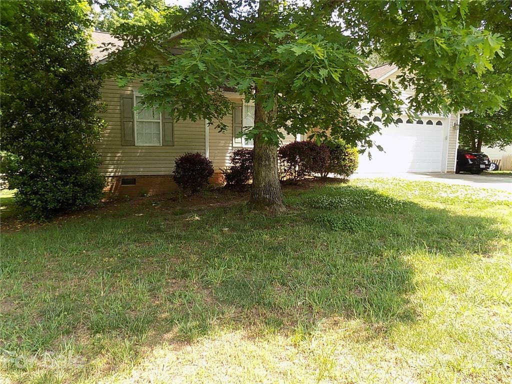 Property Photo:  5116 Sawbill Lane  NC 28052 