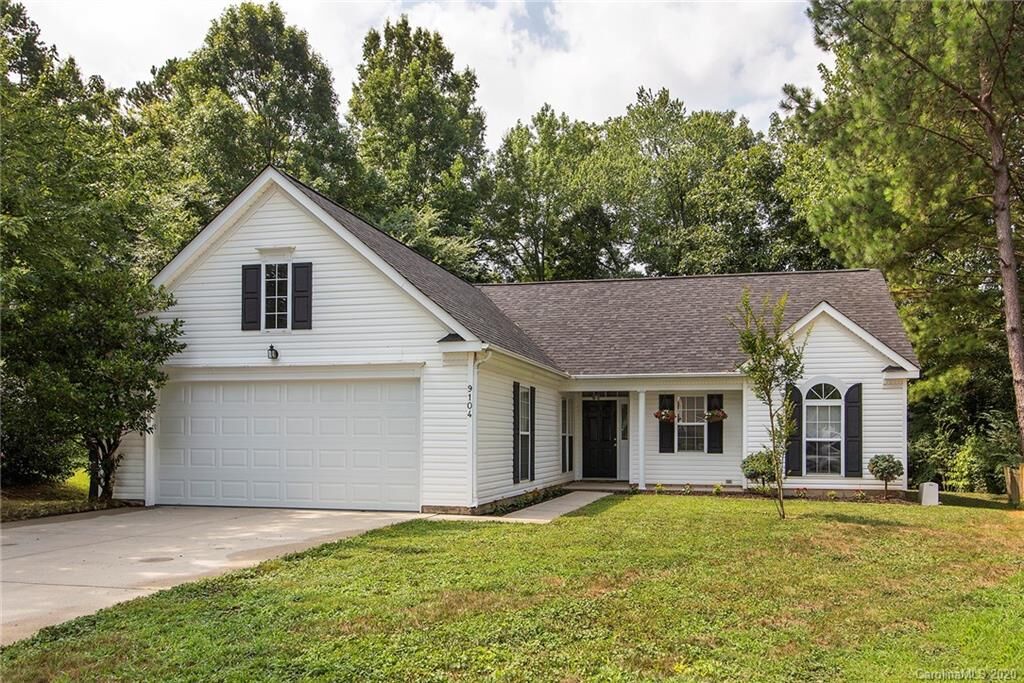 Property Photo:  9104 Mentmore Court  NC 28216 