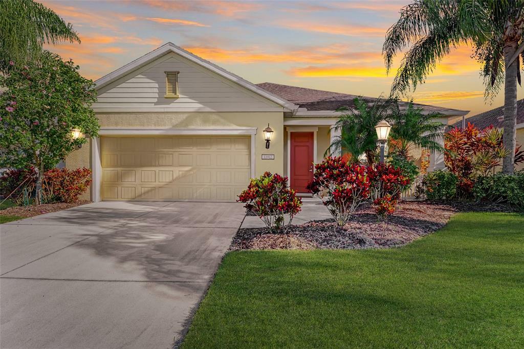 Property Photo:  11912 Forest Park Circle  FL 34211 