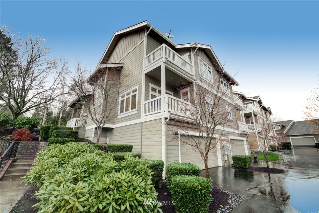 Property Photo:  7406 Warren Avenue SE B  WA 98065 