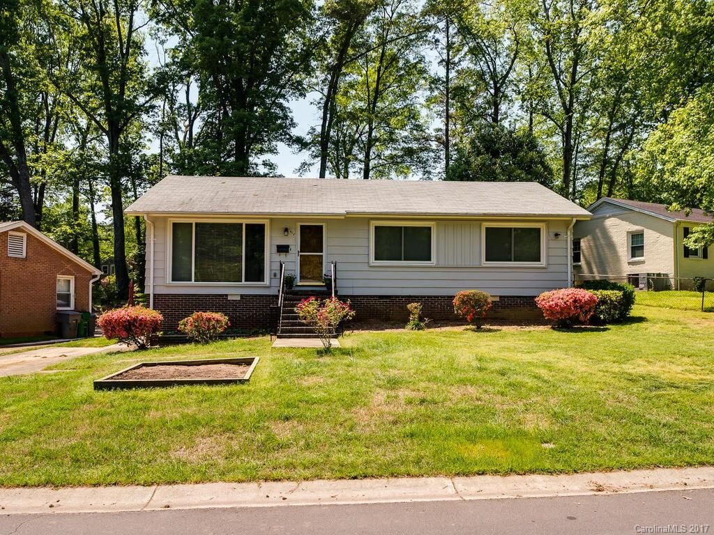 Property Photo: 510 Kenlough Drive NC 28209