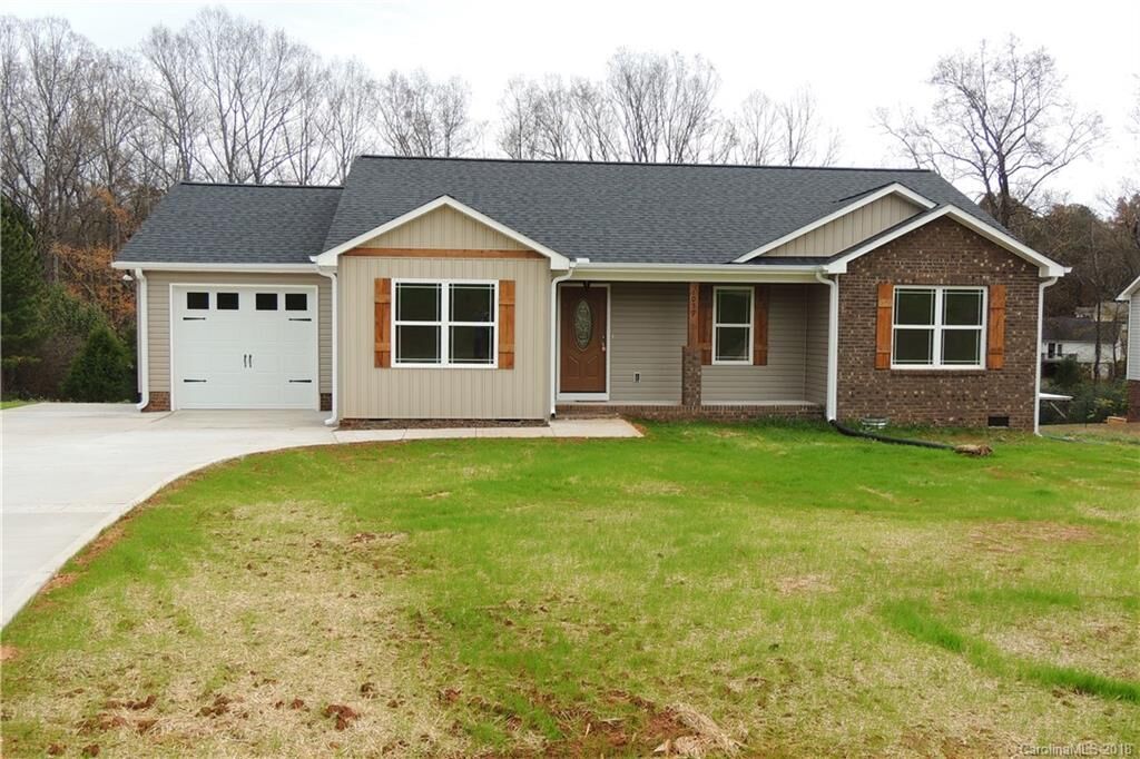 Property Photo: 1059 Creekside Drive 43 NC 28092