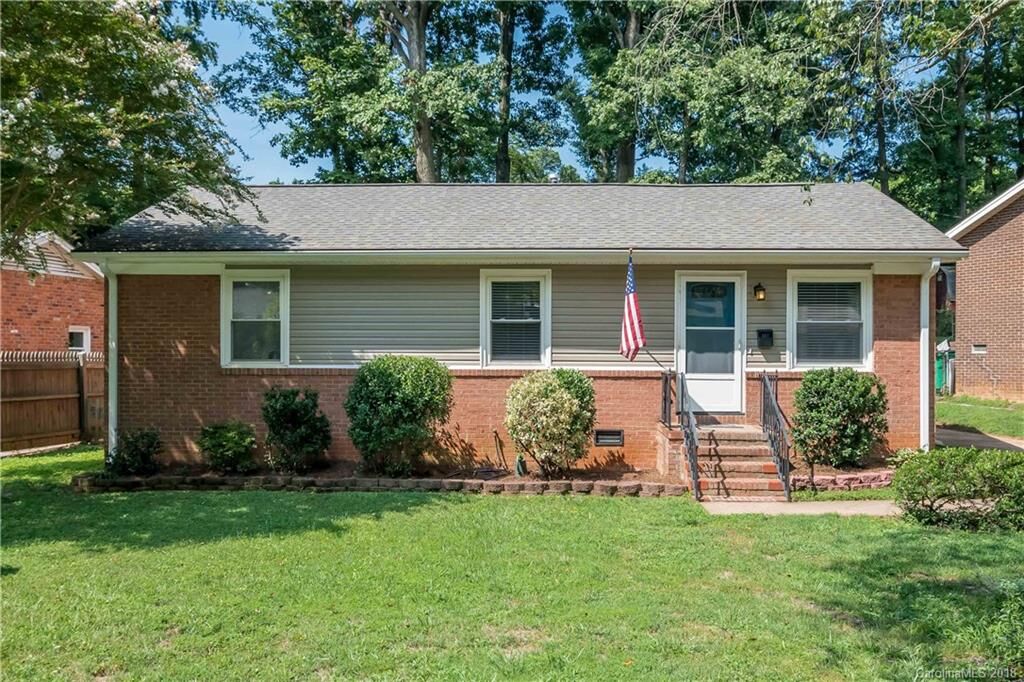 Property Photo: 518 Kenlough Drive NC 28209