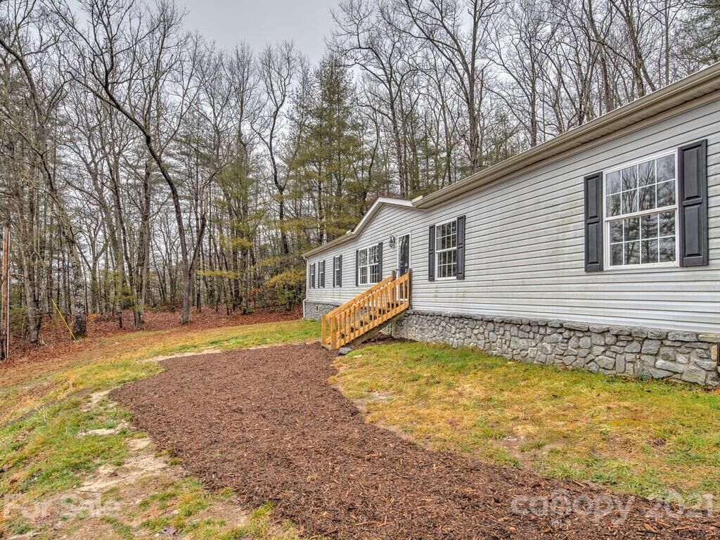 Property Photo: 610 Bye Leaf Cove Road NC 28766