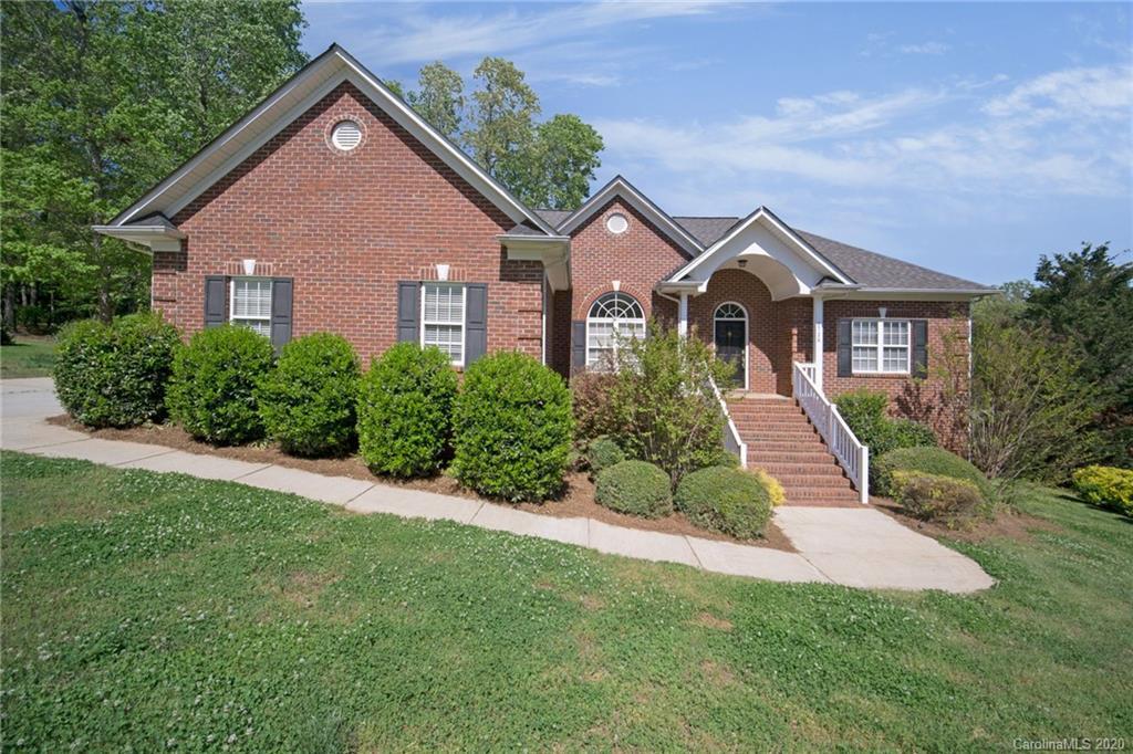 Property Photo: 2728 Firethorn Court NC 28056