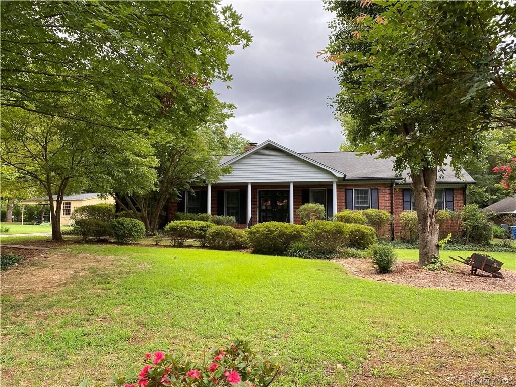 Property Photo: 261 Windsor Drive NC 28144