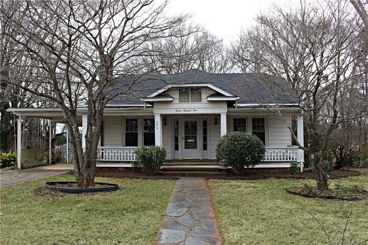 704 15th Street Street SW  Hickory NC 28602 photo