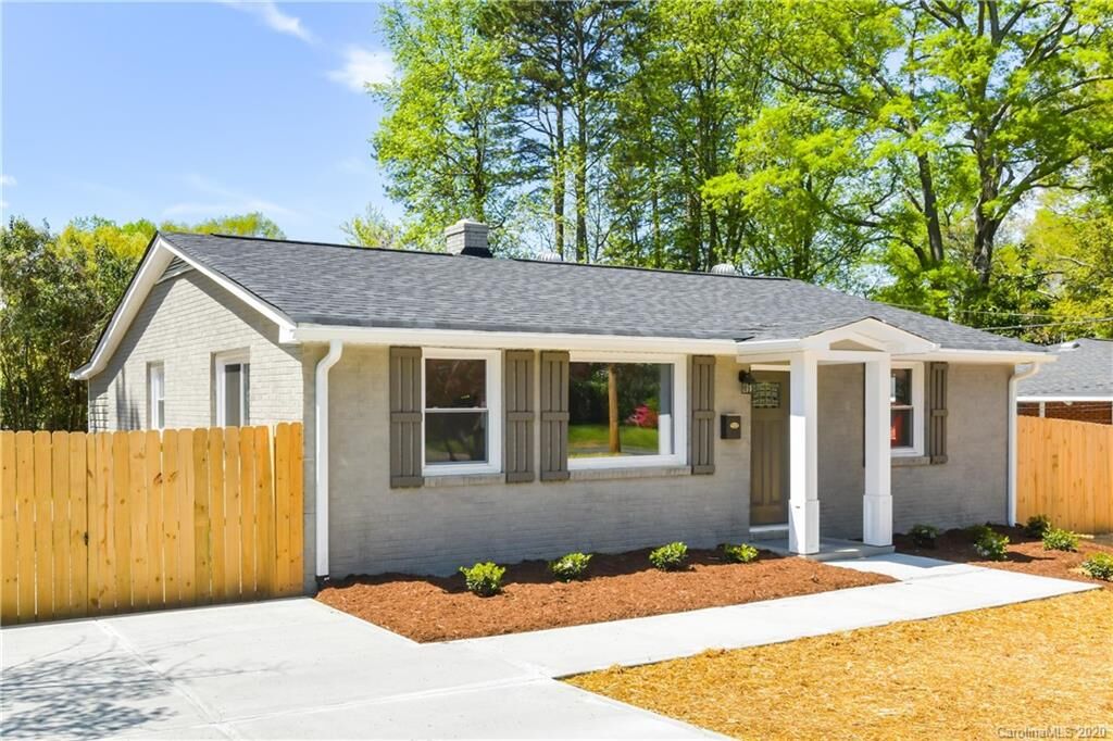 Property Photo: 5008 Unaka Avenue NC 28205