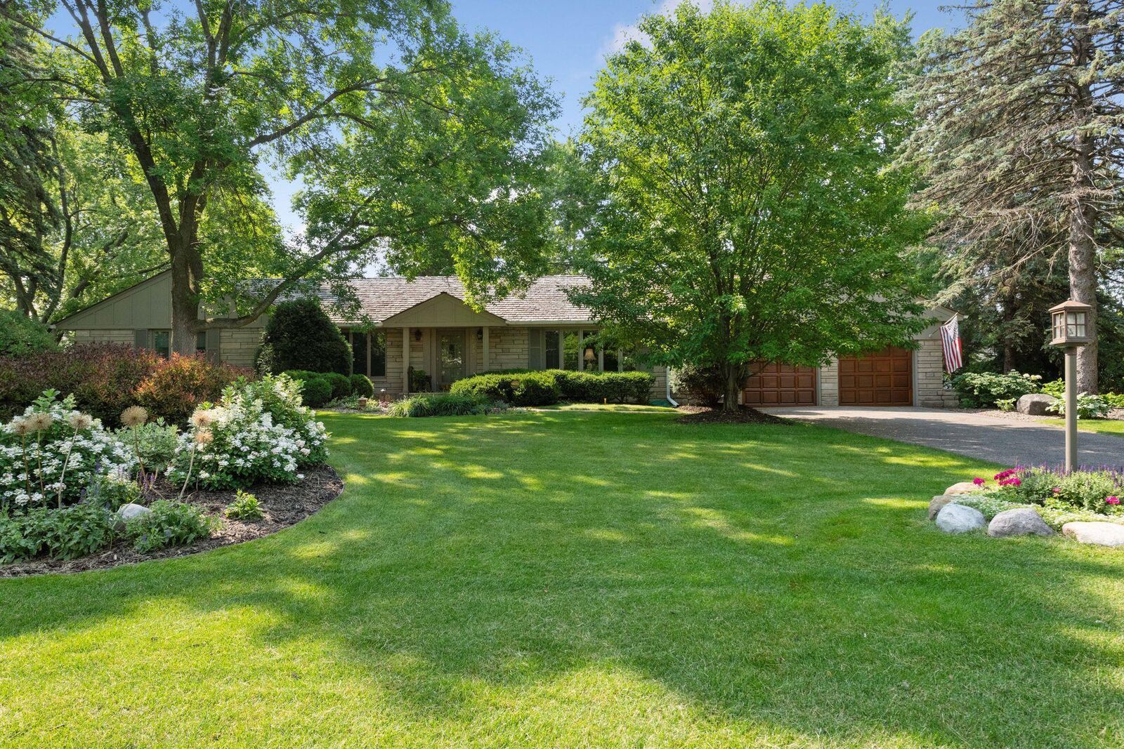 Property Photo:  6213 Parkwood Road  MN 55436 