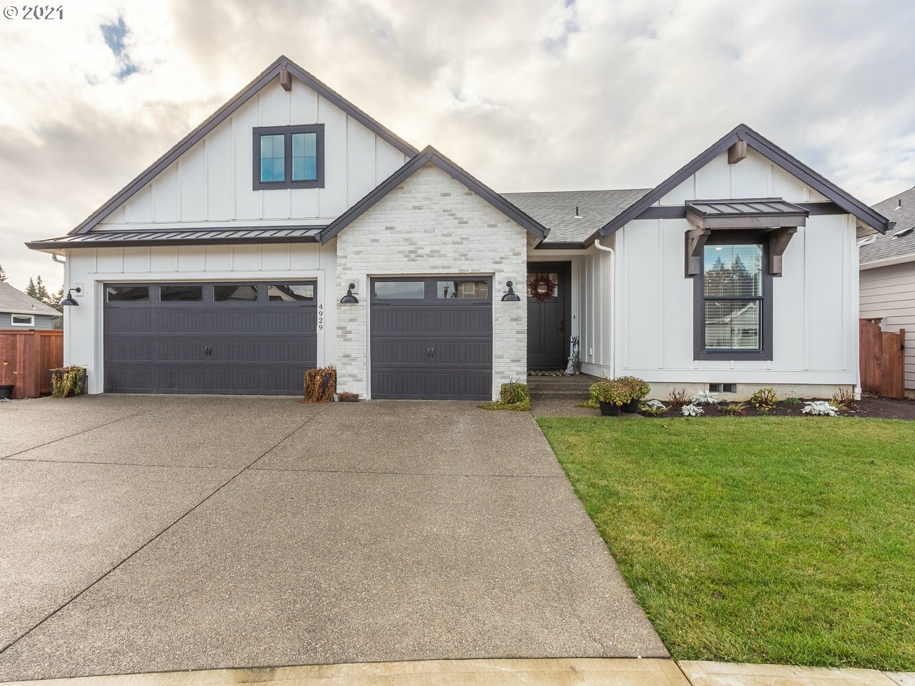 Property Photo:  4929 S 12th Cir  WA 98642 