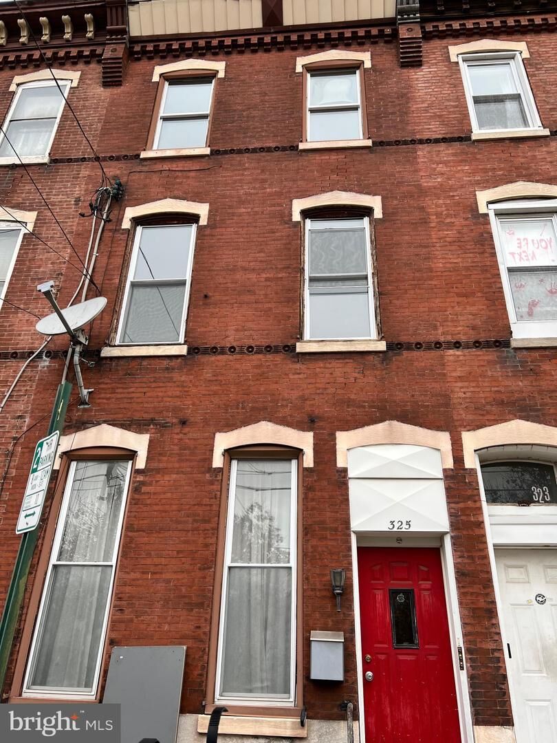 Property Photo:  325 Green Street  PA 19123 