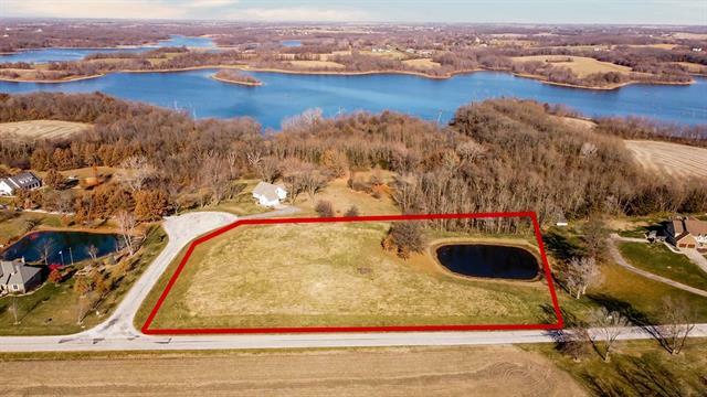Property Photo: 17607 Sunset Circle MO 64060