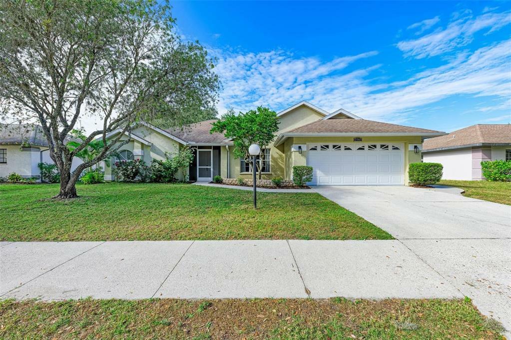 2743 Man Of War Circle  Sarasota FL 34240 photo