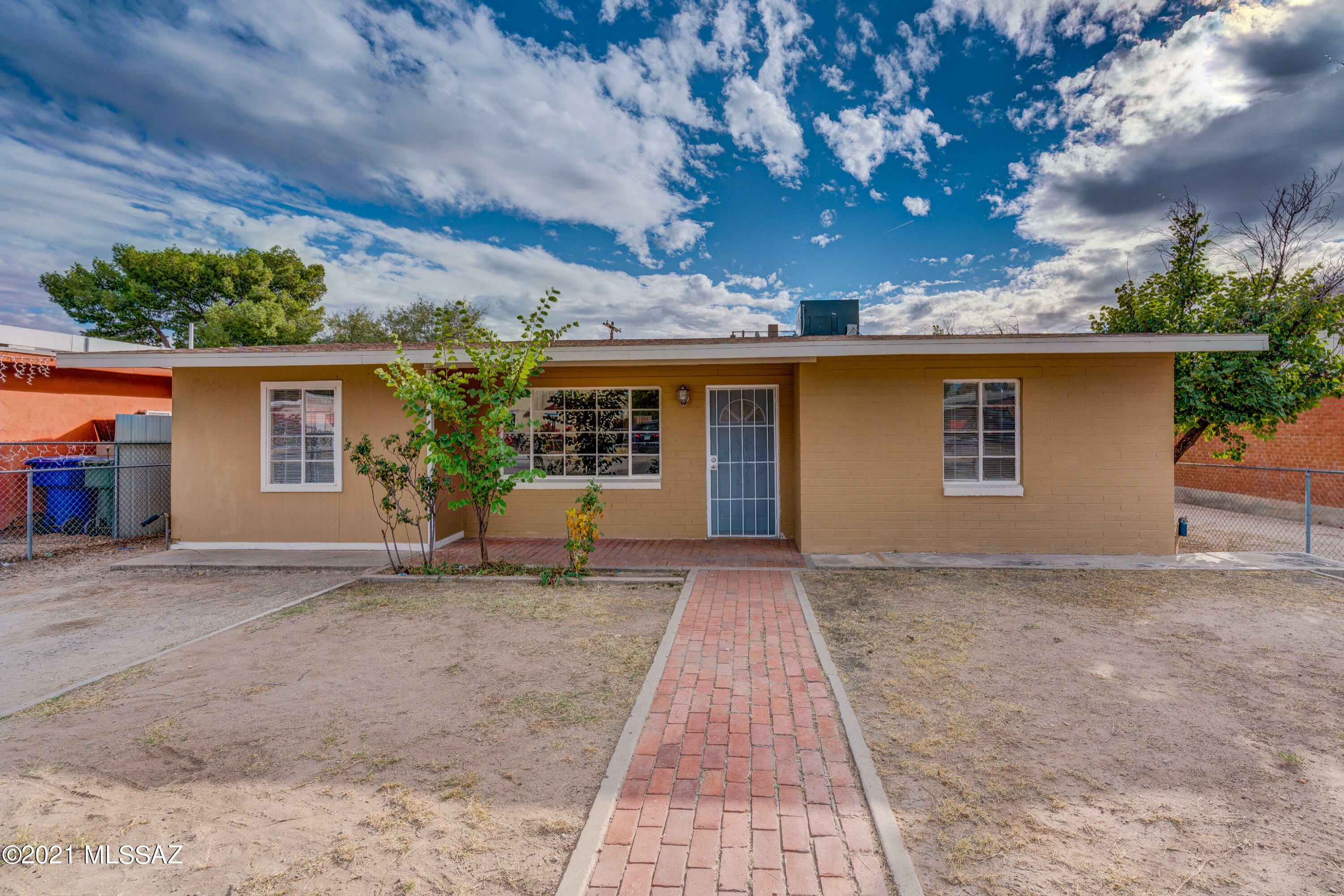 Property Photo:  759 W Alturas Street  AZ 85705 