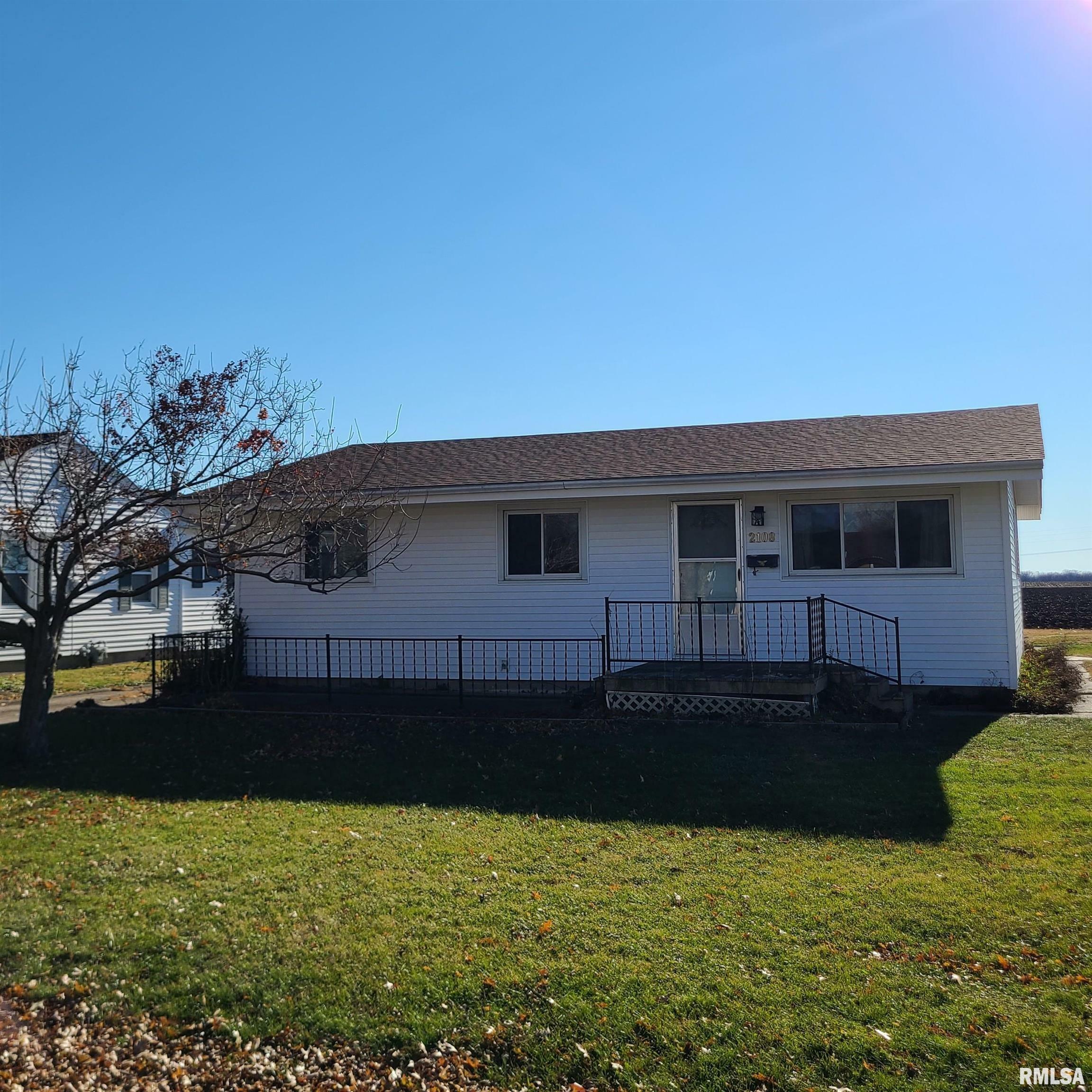 Property Photo:  2108 Newcomer  IL 61401 