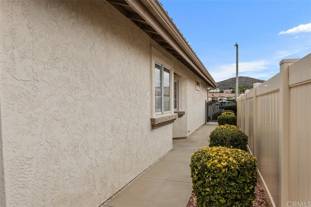 Property Photo:  27464 Calle Haberio  CA 92585 