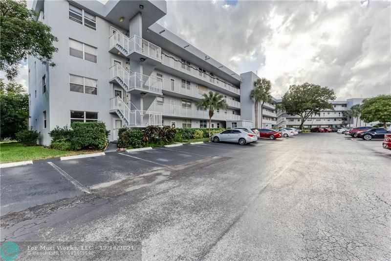 Property Photo:  115 Royal Park Dr 1D  FL 33309 