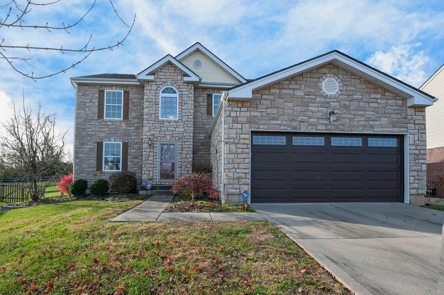 Property Photo: 7283 Hunters Ridge Ln OH 45247