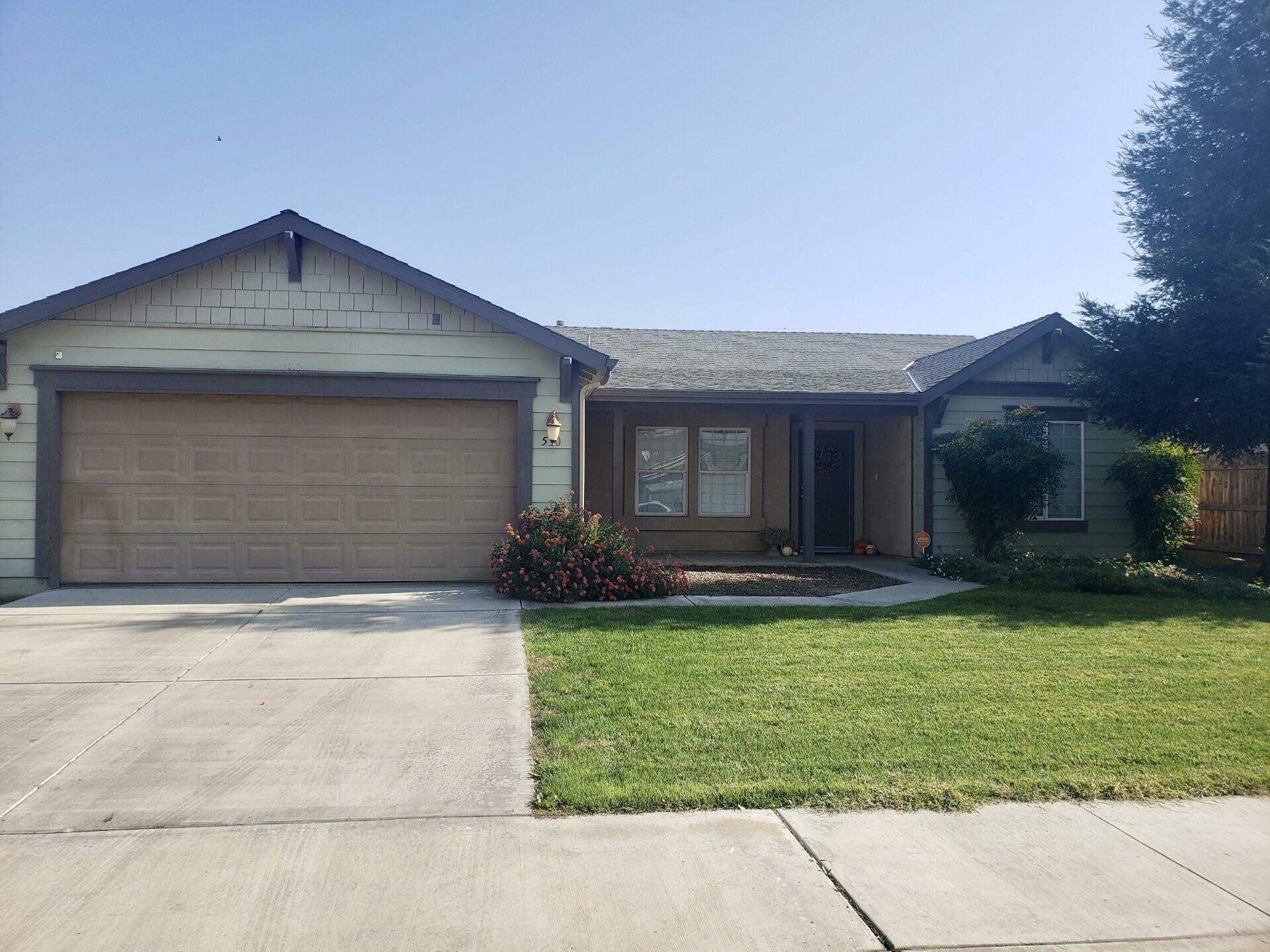 530 S Cloverleaf Street  Porterville CA 93257 photo