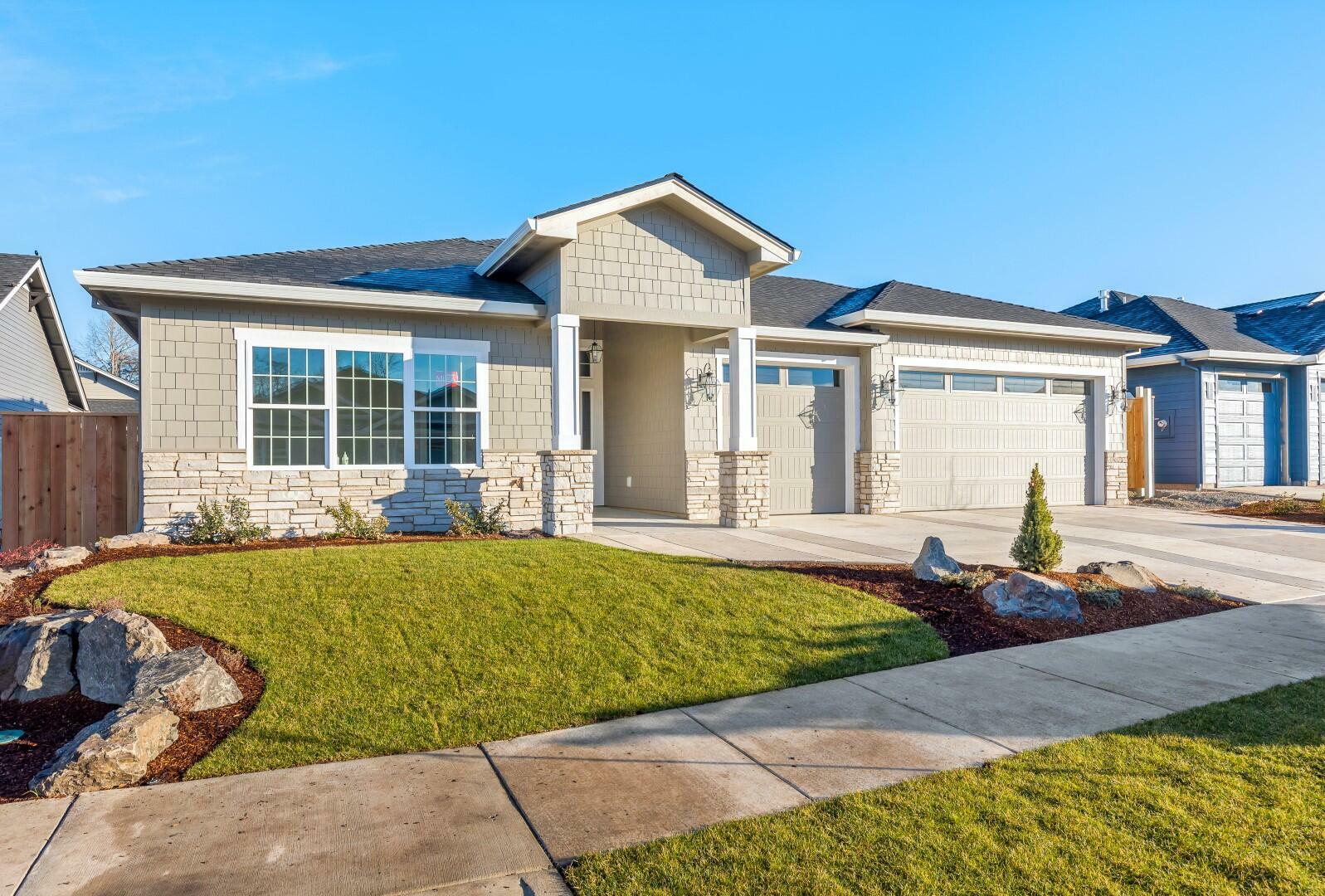 Property Photo: 3855 Wyoming Lane OR 97504