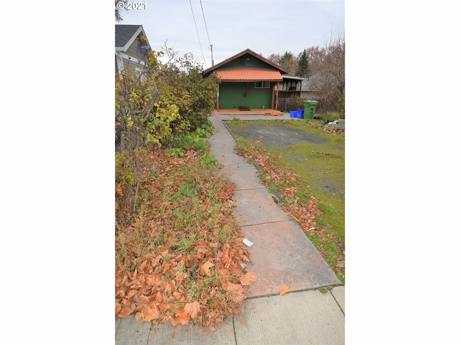 Property Photo: 409 E 10th St OR 97058