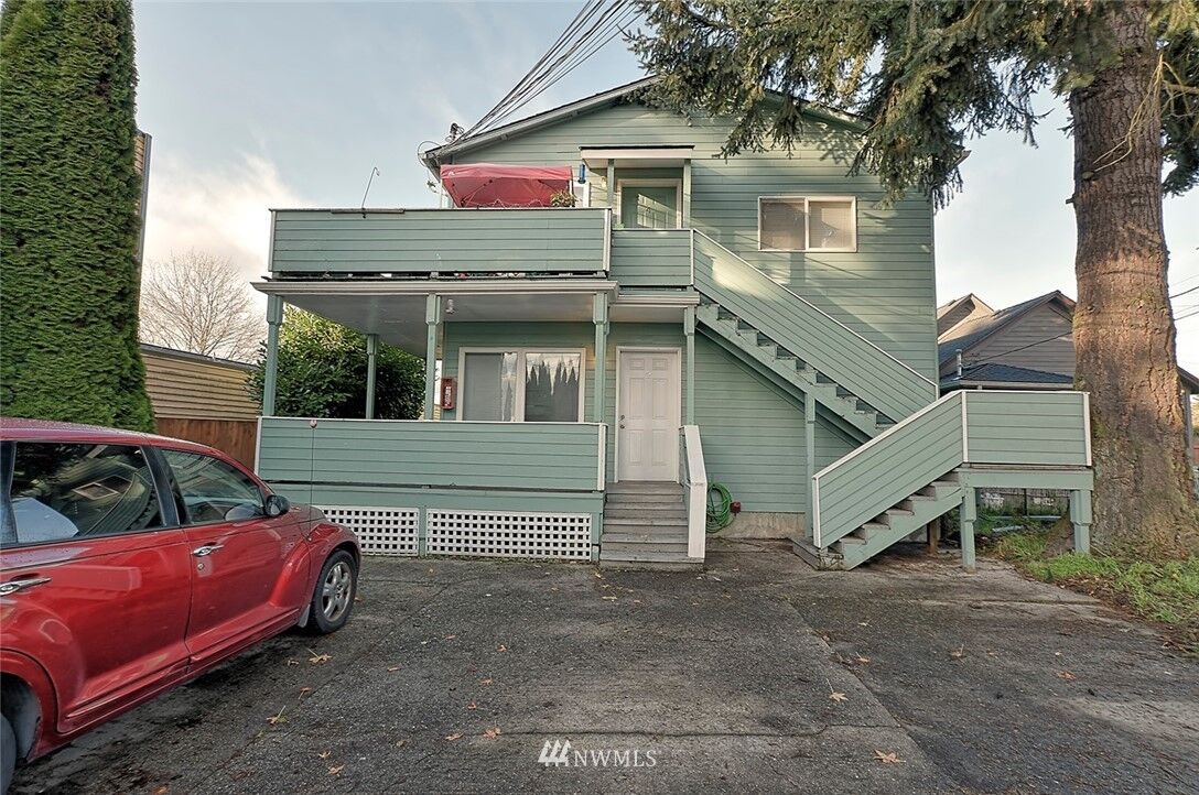 Property Photo: 2715 Harrison Avenue WA 98201