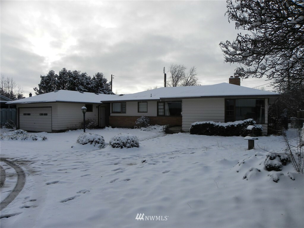 Property Photo:  1830 Echo Place  WA 99362 