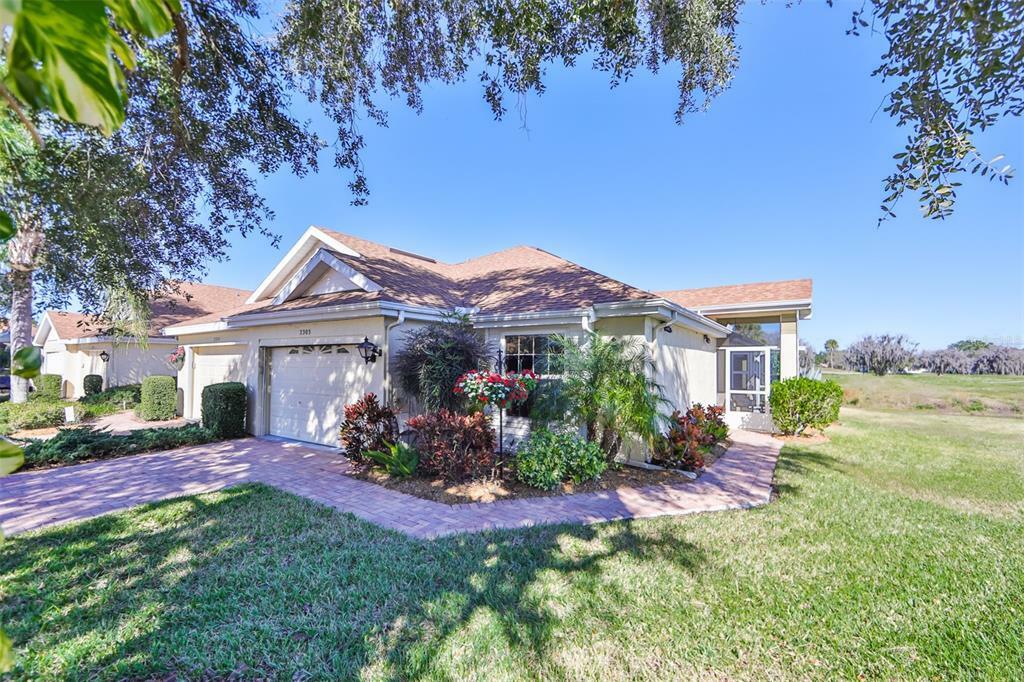 Property Photo:  2303 New Orchard Court  FL 33573 