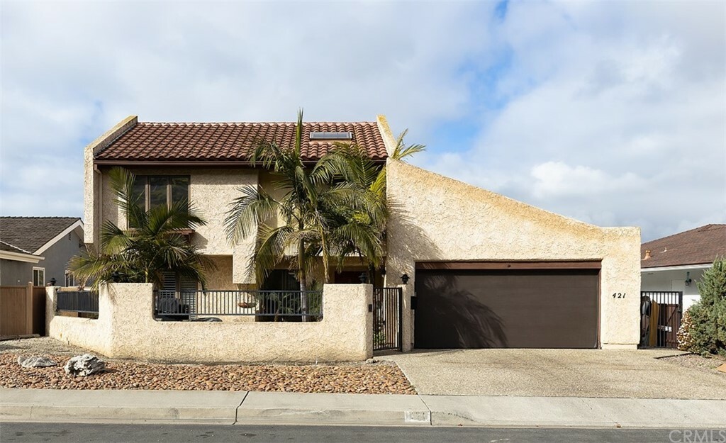 Property Photo:  421 Calle Familia  CA 92672 