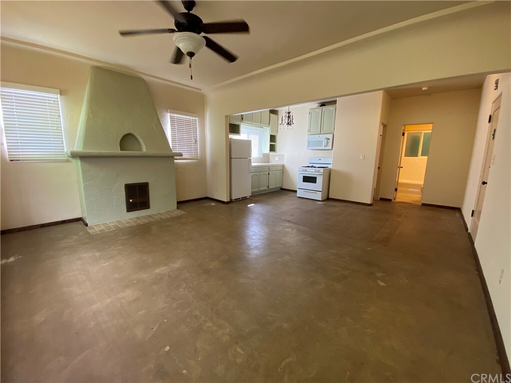 Property Photo: 1630 E Broadawy CA 90802