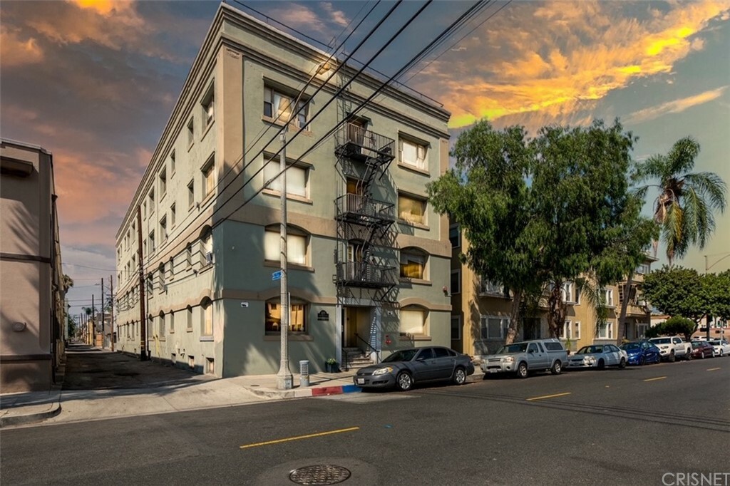 Property Photo:  323 W 4th Street 410  CA 90802 
