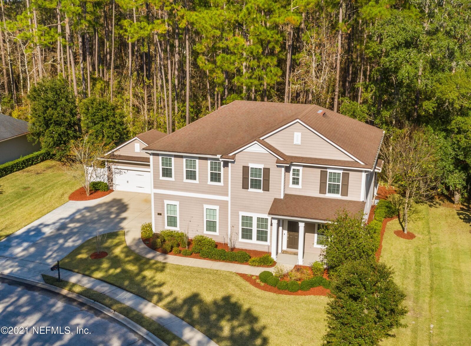 Property Photo: 10887 Birdsong Court FL 32257
