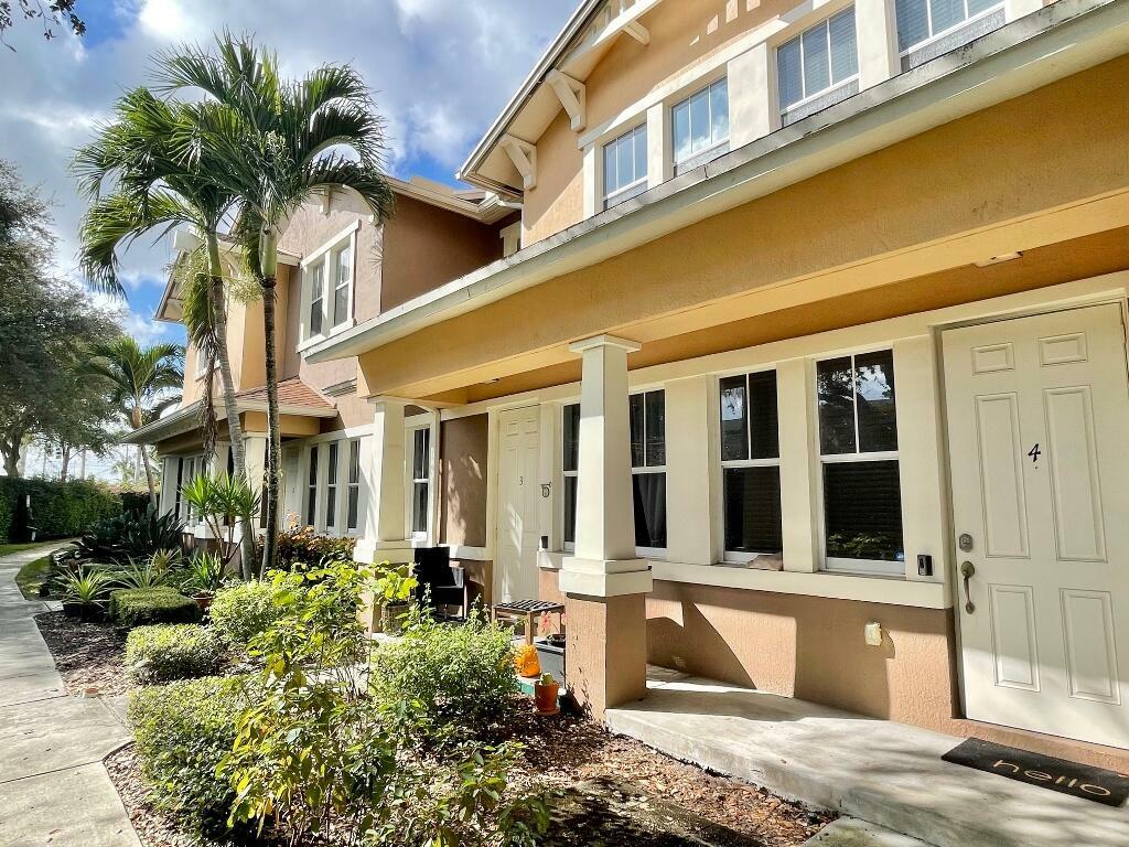 Property Photo: 450 Amador Lane 4 FL 33401