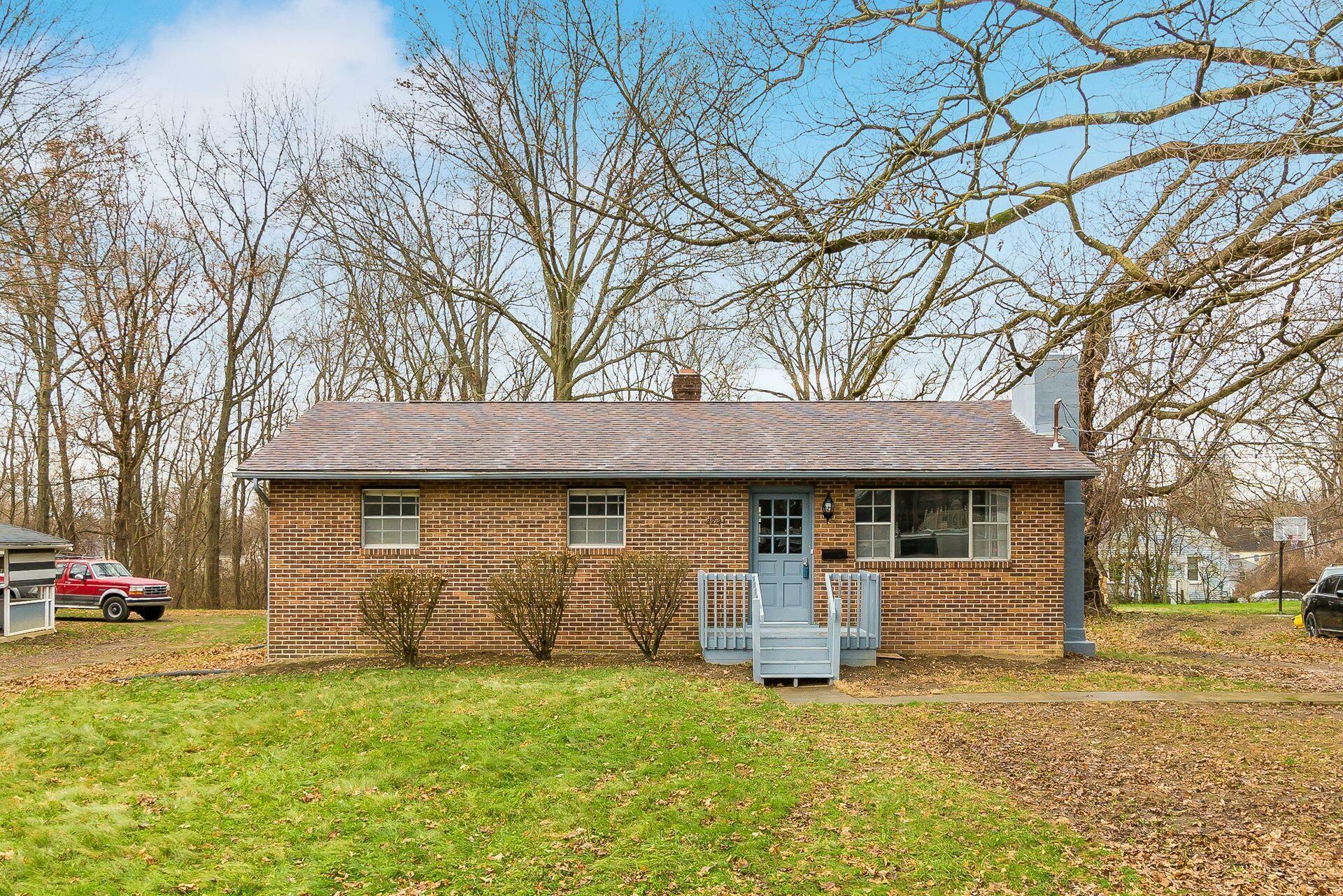 Property Photo: 2221 Denune Avenue OH 43211