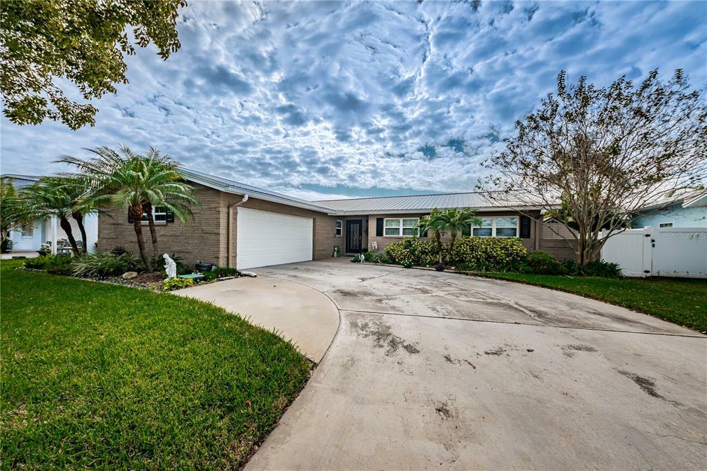 Property Photo:  8718 Palisades Drive  FL 33615 