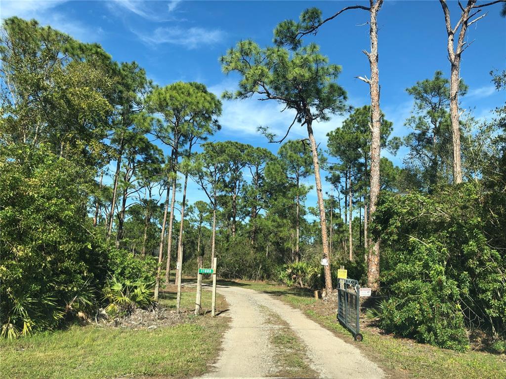 Property Photo:  11000 Grapefruit Lane  FL 33955 