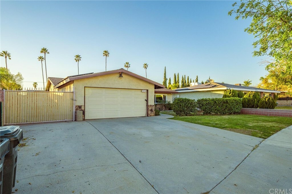 Property Photo:  9536 Tangelo Avenue  CA 92335 