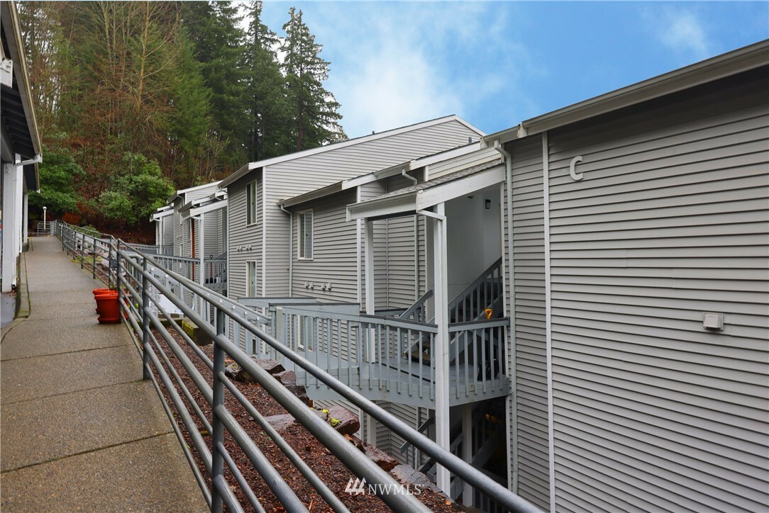 Property Photo:  17300 91st Avenue NE C101  WA 98011 