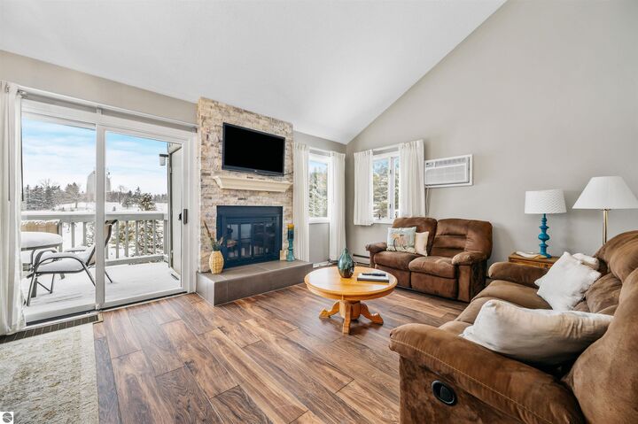 5724 Hilltop  Williamsburg MI 49690 photo