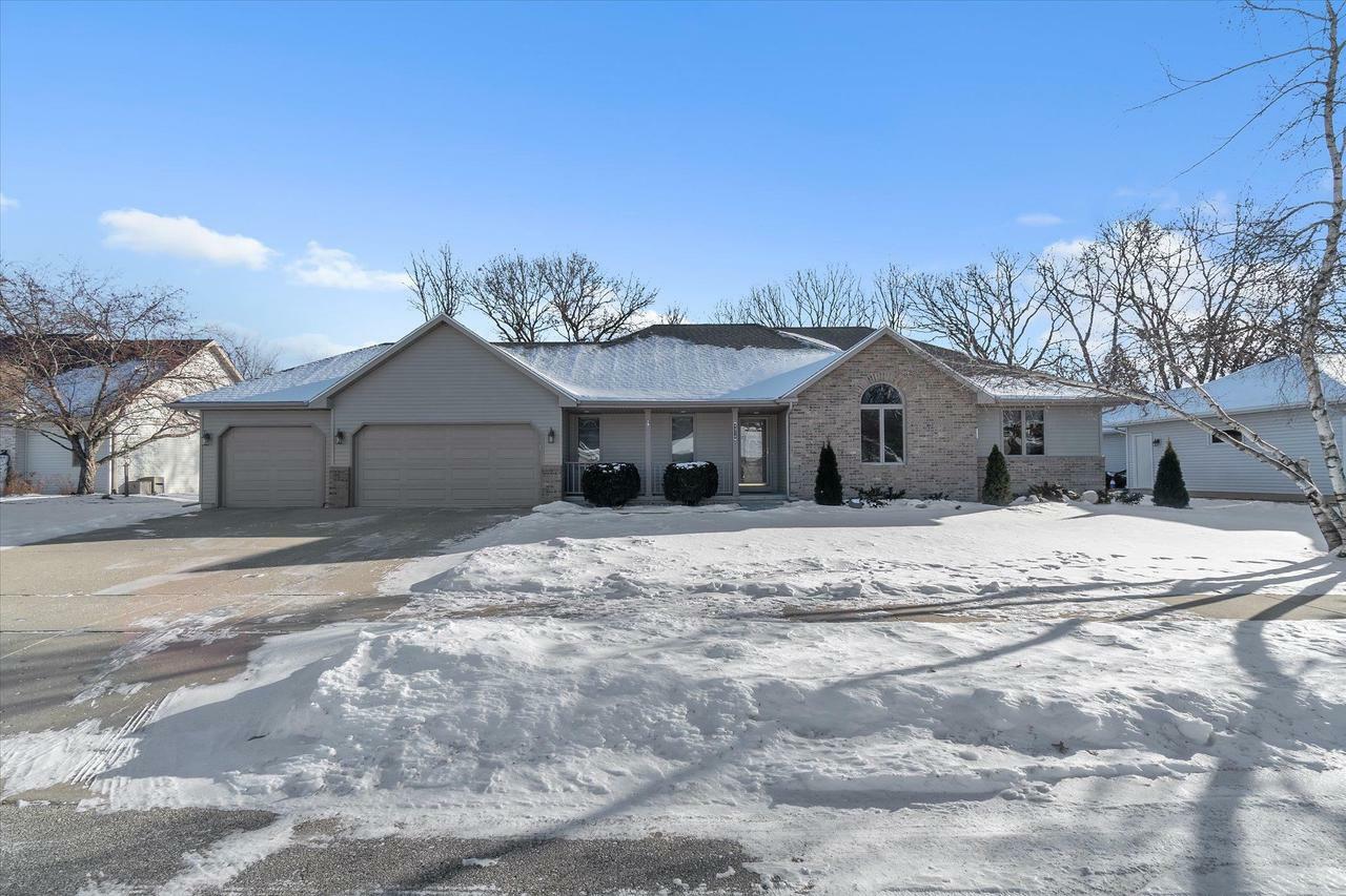 Property Photo:  4516 Pendleton Ct  WI 53563 