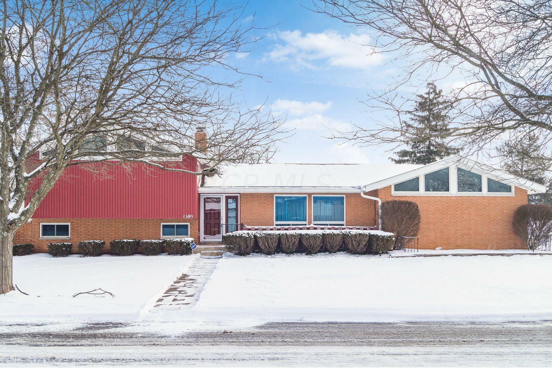 Property Photo: 1380 Gardendale W Drive OH 43219