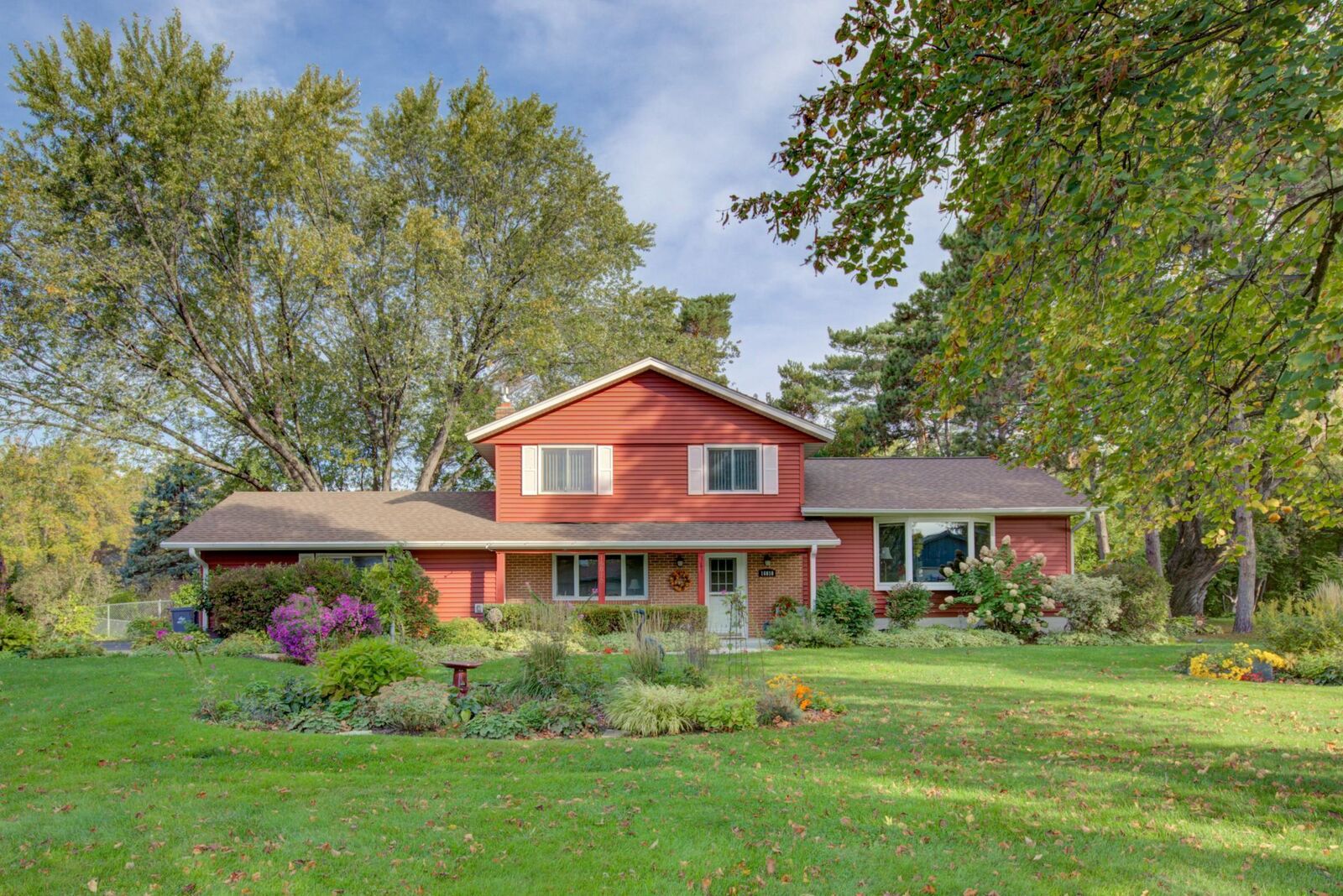 Property Photo:  16010 5th Avenue N  MN 55447 